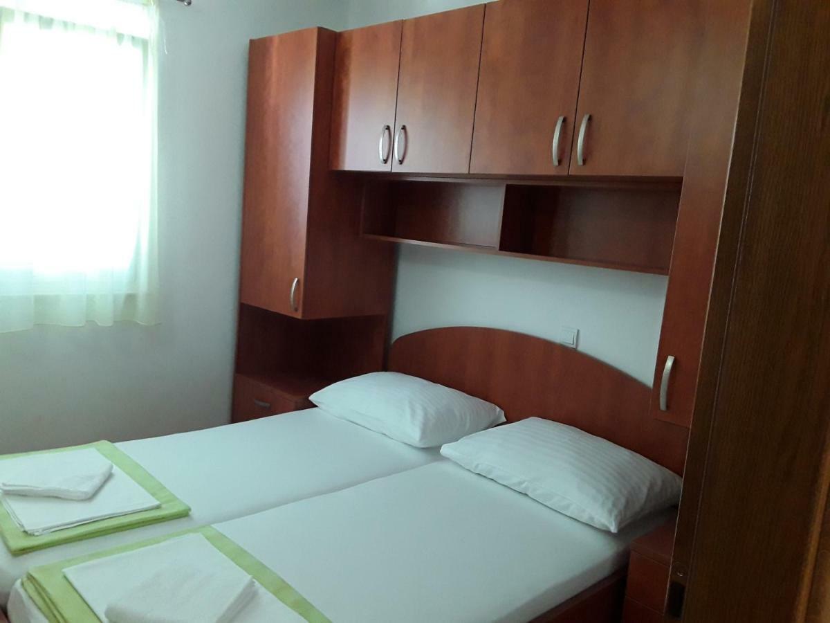 Milic Apartments Makarska Eksteriør billede
