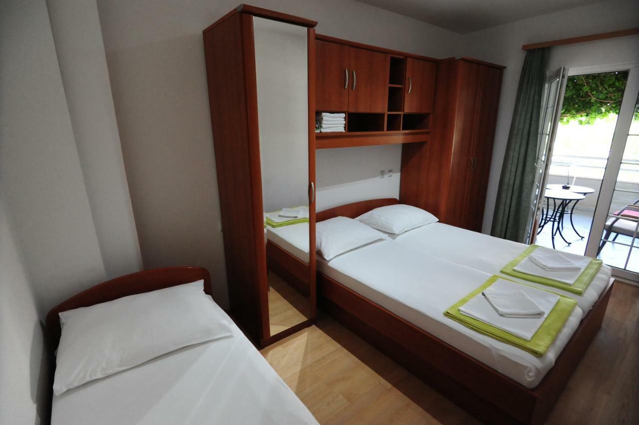 Milic Apartments Makarska Eksteriør billede