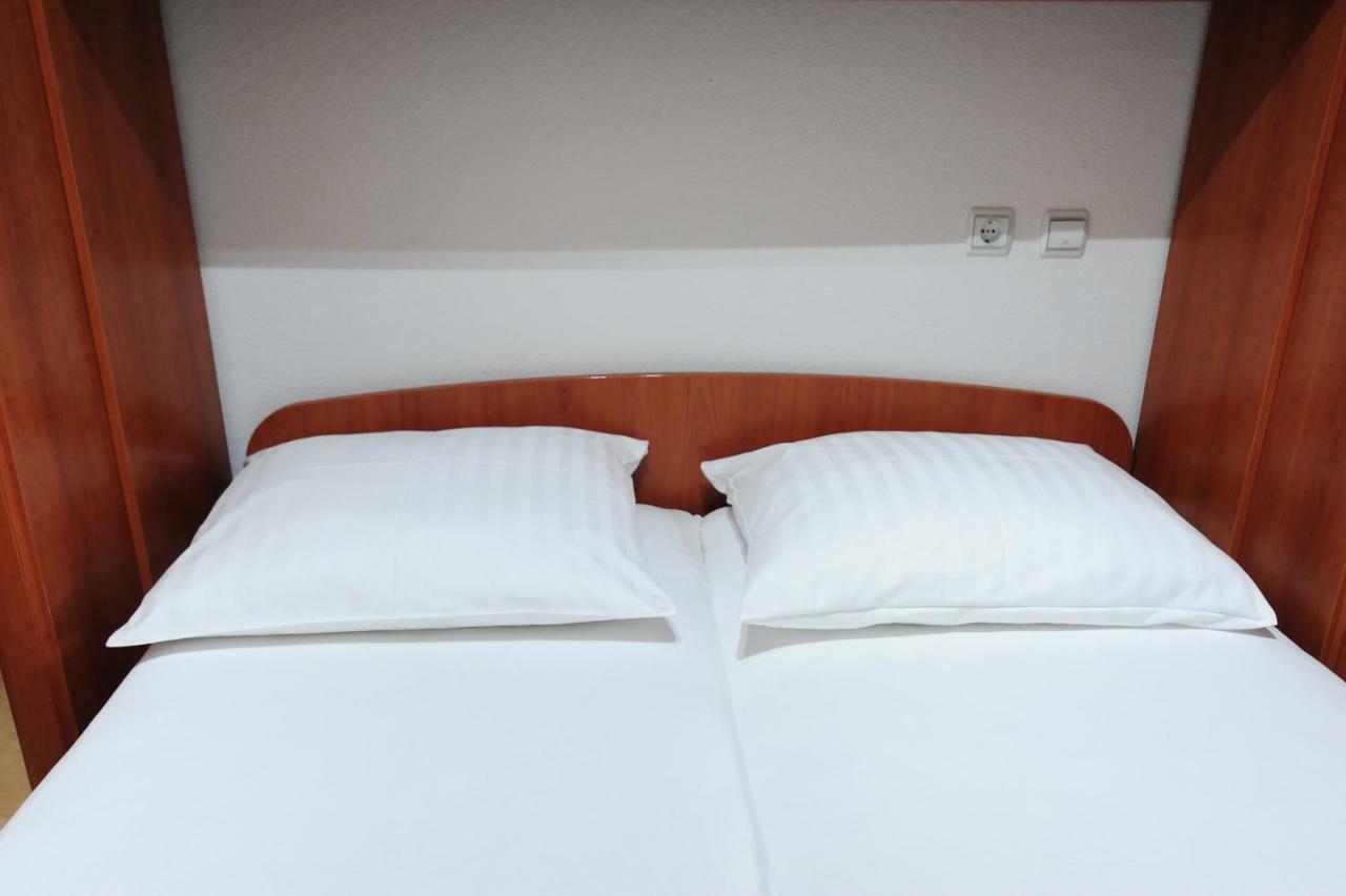 Milic Apartments Makarska Eksteriør billede